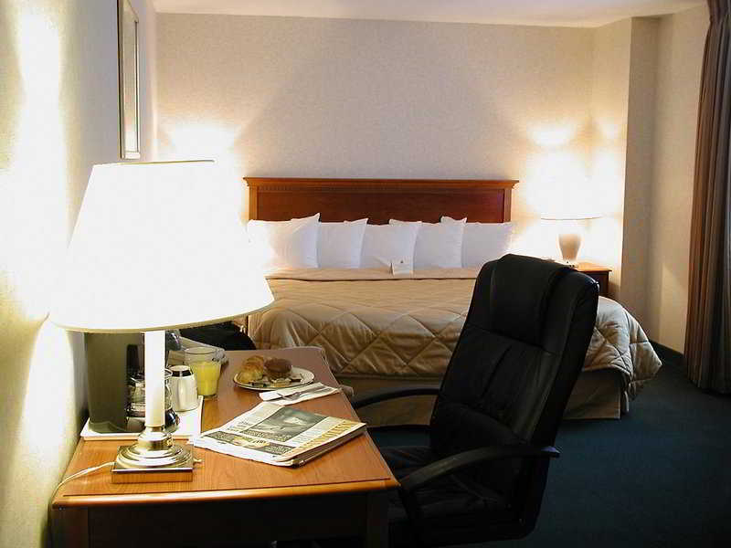 Comfort Hotel Airport North Toronto Room photo